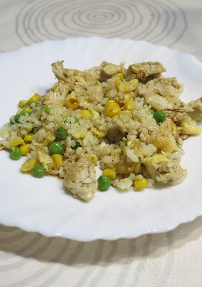 Una foto de Arroz 3 delicias ligero con pollo cocido