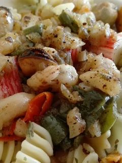 Una foto de Pasta con gambas y mejillones