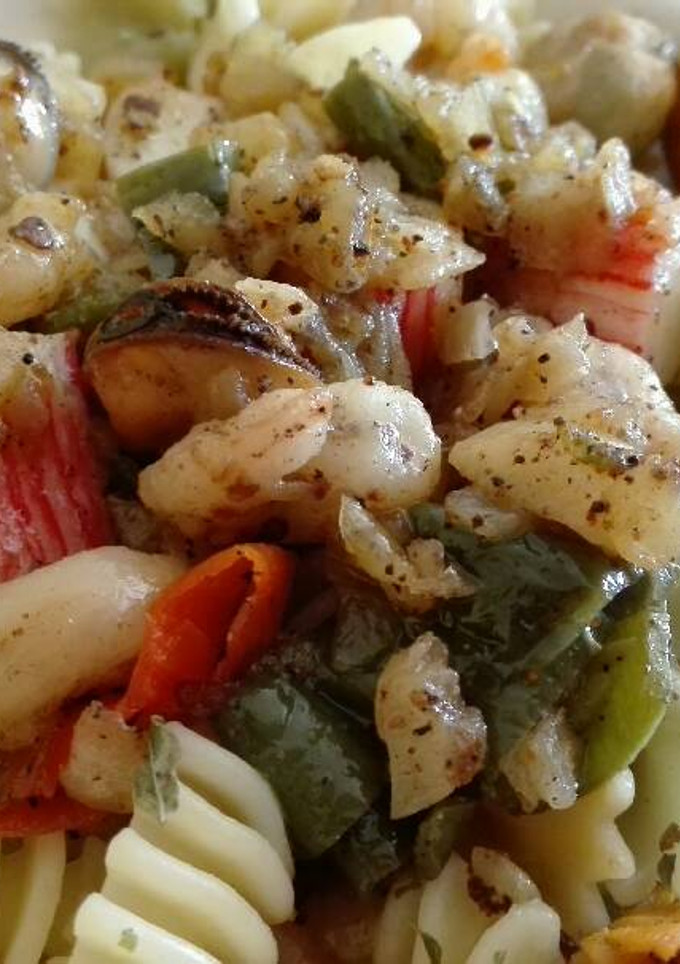 Una foto de Pasta con gambas y mejillones