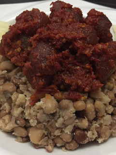 A picture of Beans with pomo sauce.