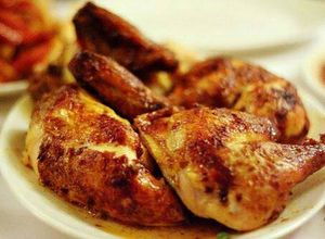 Una foto de Pollo de campo con vinagreta de miel y oliva