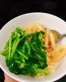 Ăn sáng với nui xào thịt