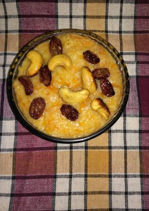 A picture of Apple carrot suji kesari.
