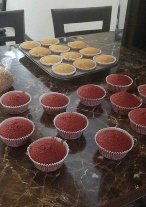 Una foto de Cupcakes o ponquecitos húmedos y deliciosos sin mantequilla