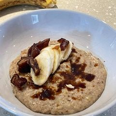 A picture of LA Banana Oatmeal With Brown Sugar.