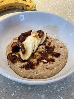 A picture of LA Banana Oatmeal With Brown Sugar.