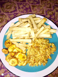 Soyayyar doya, plantain da egg sauce ainihin hoton girkin
