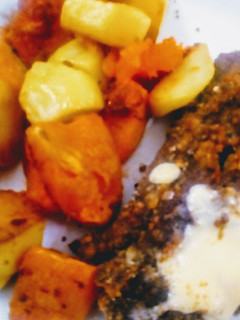 Una foto de Milanesa de Ternera con Papas y Zapallo al horno