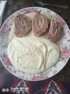 Una foto de Rollo de carne picada y repollo