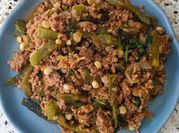Una foto de picadillo de culantro