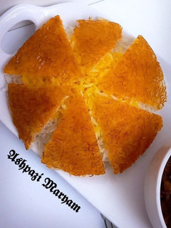 عکسی از دستور ته دیگ سیبزمینی زعفرونی ترد🥔