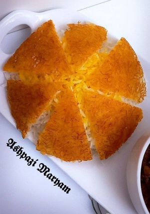 عکسی از دستور ته دیگ سیبزمینی زعفرونی ترد🥔