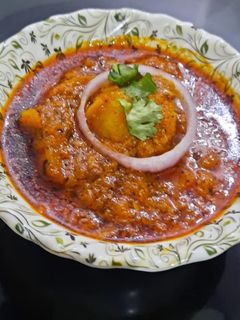 દમ આલુ (Dum Aloo Recipe In Gujarati) રેસીપી મુખ્ય ફોટો