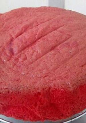 A picture of Red velvet sponge cake.