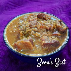 A picture of Chikni Turai Gosht/Sponge Gourd with Mutton.