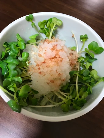 Easy Ways Prepare Recipes White radish sprout, grated Japanese raddish salad (kaiware,daikonoroshi salad) the Can Spoil the Tongue Tasty.