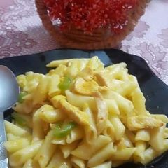A picture of White sauce pasta.