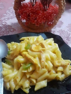 A picture of White sauce pasta.