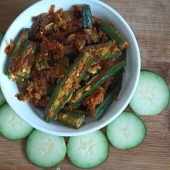 A picture of Masala bhindi/lady finger.