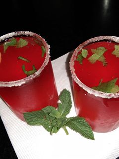 रूह अफजा मोजितो (rooh afza mojito recipe in Hindi) रेसिपी मुख्य फोटो