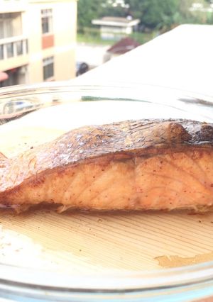 A picture of Japanese Salted Salmon (Shiojake).