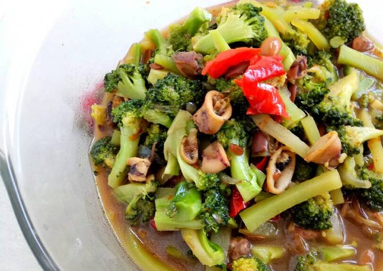 Cara Gampang Menyiapkan Brokoli cumi saus tauco Anti Gagal