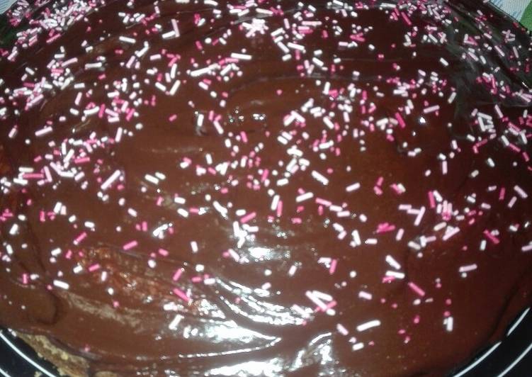 Bolo de cenoura com cobertura de chocolate
