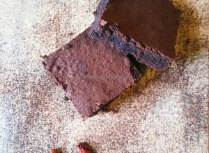 Foto di Brownies al cioccolato e peperoncino con cognac