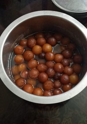 गुलाब जामुन (gulab jamun recipe in Hindi) रेसिपी मुख्य फोटो