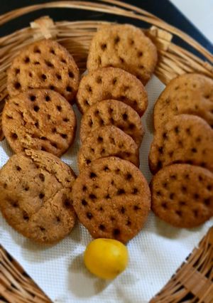 સરસીયા ખાજા (Sarasiya Khaja Recipe In Gujarati) રેસીપી મુખ્ય ફોટો