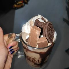 A picture of Oreo Chocolate ice-cream Shake.