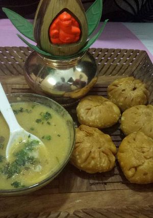A picture of Saag kachori.