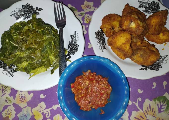 Sambal terasi lalap daun singkong