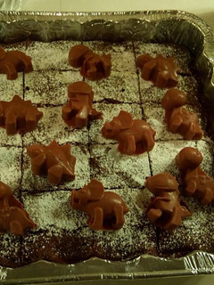 Una foto de Brownie de galletas Dinosaurus y chocolate con leche 🦖❤️