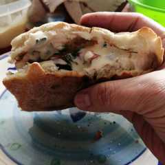 A picture of Choripan con pebre y mayo.