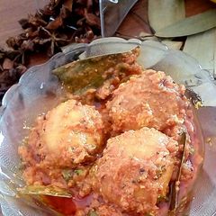 A picture of Creamy alu curry.