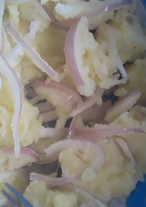 Una foto de Ensalada de papa con cebolla
