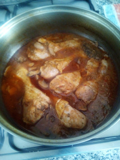 Una foto de Muslitos de pollo con champiñones