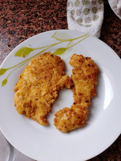 Una foto de Pechuga empanada con conos