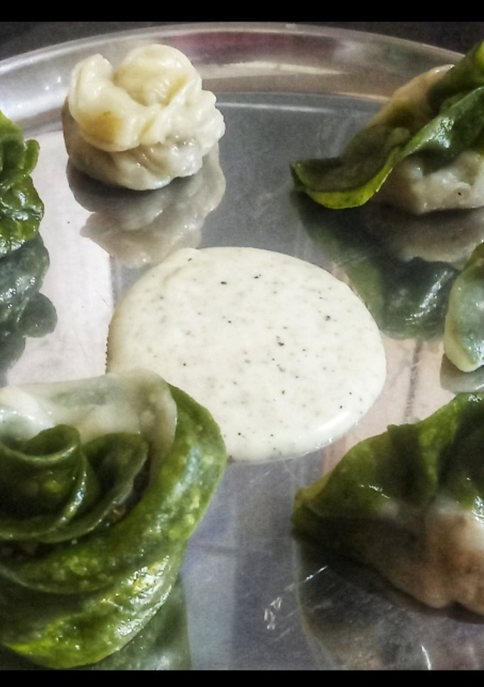 சிக்கன் மோமோஸ் (முட்டைகோஸ் இலை shape  மற்றும் ரோஸ் shape)(Chicken momos recipe in tamil) செய்முறை முக்கிய புகைப்படம்