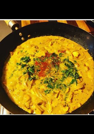 Una foto de Pollo al curry y crema de coco