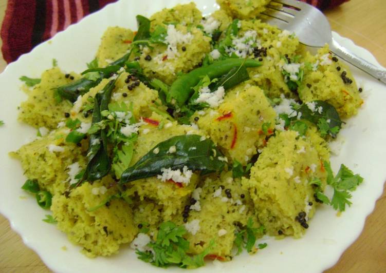 Kasuri Methi &amp; Saffron Dhokla