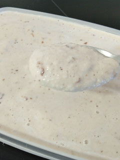 Una foto de Helado de plátanos y dátiles