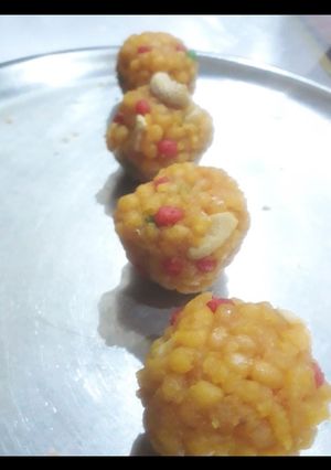 बूंदी के लड्डू (boondi ke ladoo recipe in Hindi) रेसिपी मुख्य फोटो