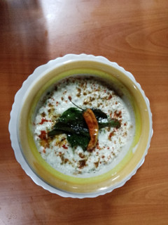A picture of Coconut & mint chutney🥥🌱.