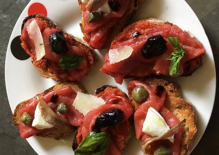 Voici la recette Tartines de Carpaccio parfait