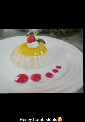 A picture of Honey comb mould.