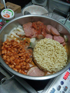 【各道瘋味】韓式部隊鍋 的食譜成品照片