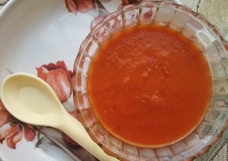 Healthy and refreshing tomato soup
