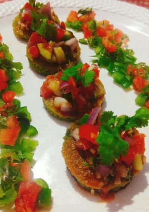 A picture of Dhokla e Salsa.